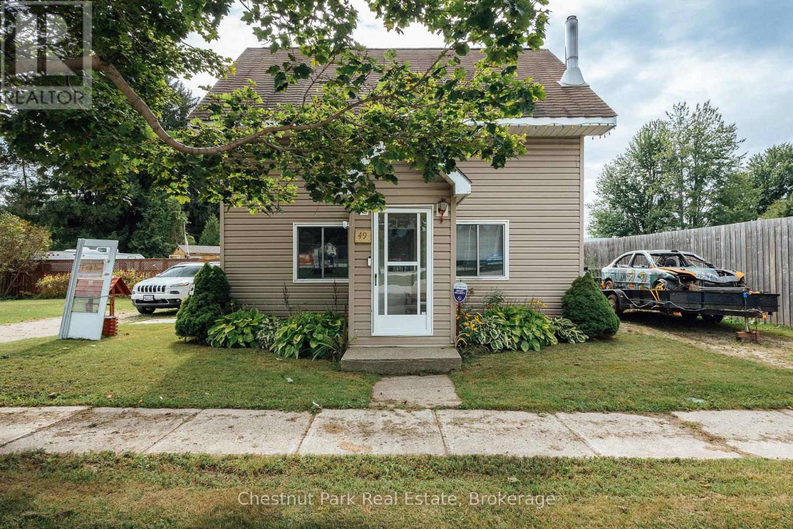 49 Queen Street E, South Bruce Peninsula, Ontario  N0H 1P0 - Photo 2 - X13803132