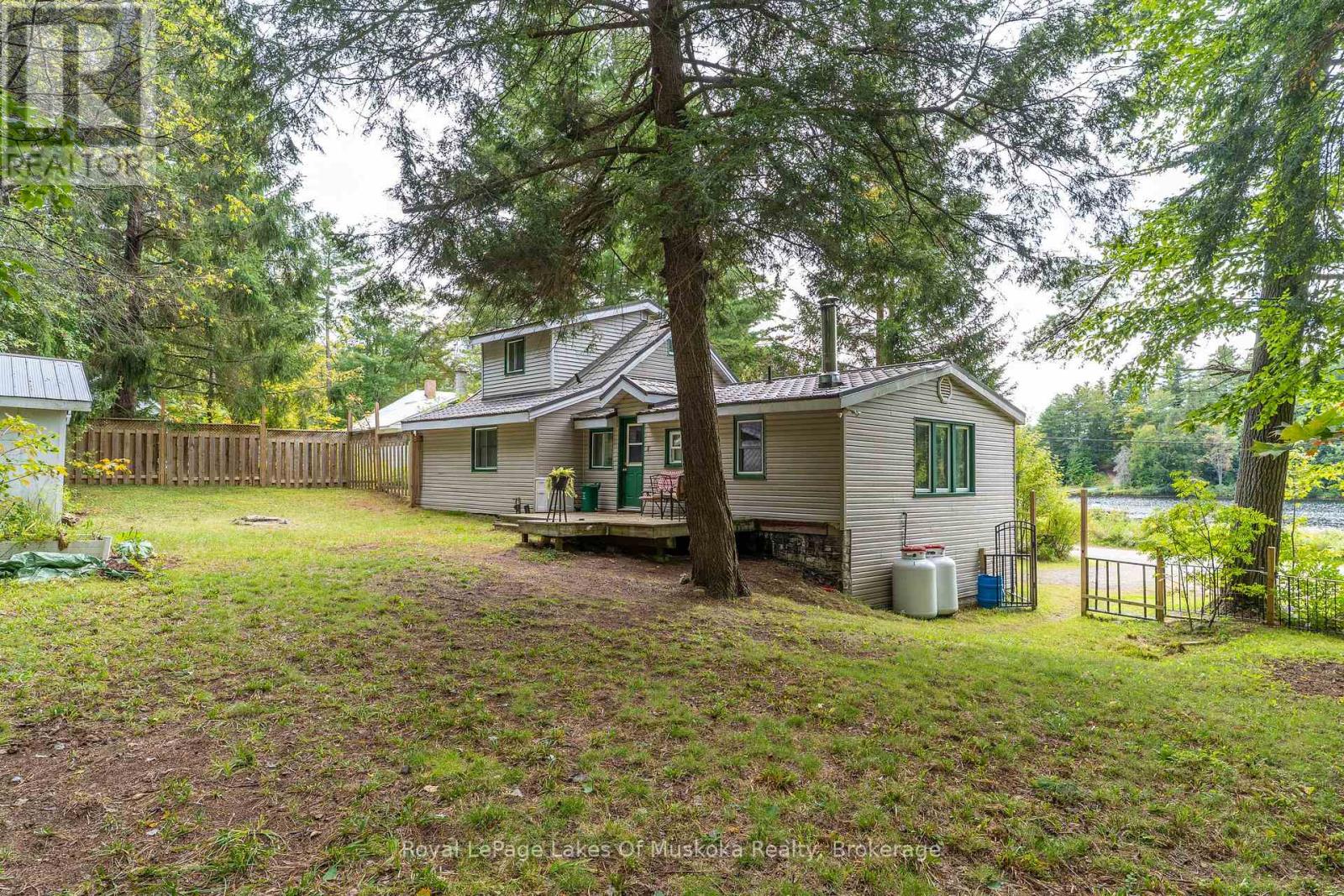 91 Beach Road, Huntsville, Ontario  P0B 1M0 - Photo 3 - X13803184