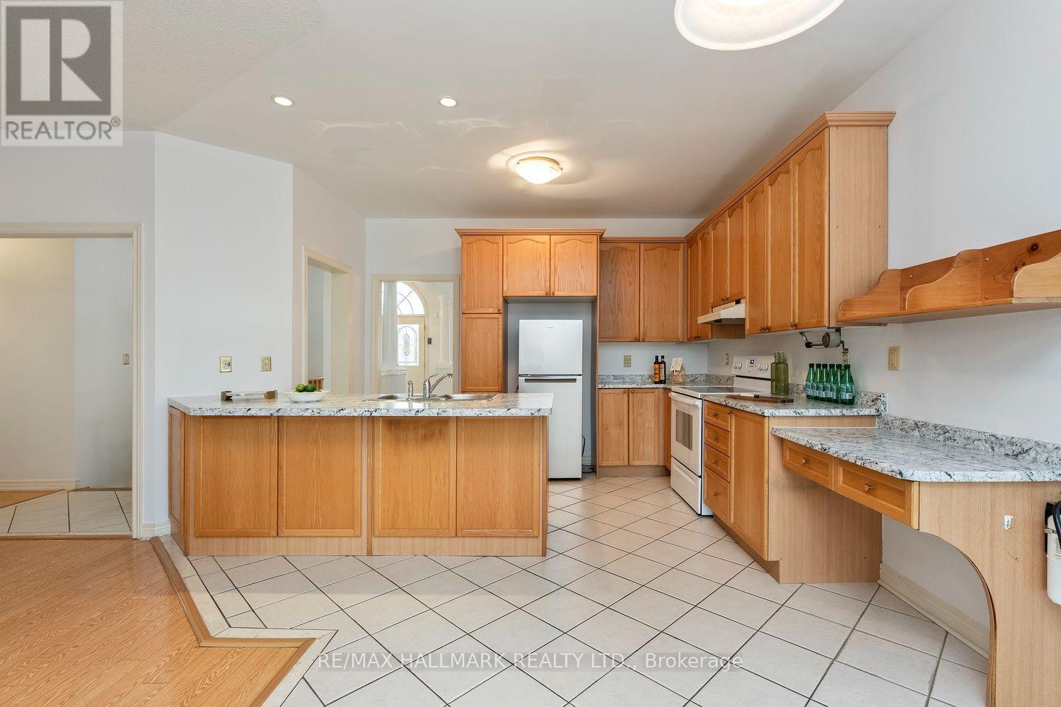 43 Kimberly Drive, Whitby, Ontario  L1M 1K5 - Photo 6 - E13800432