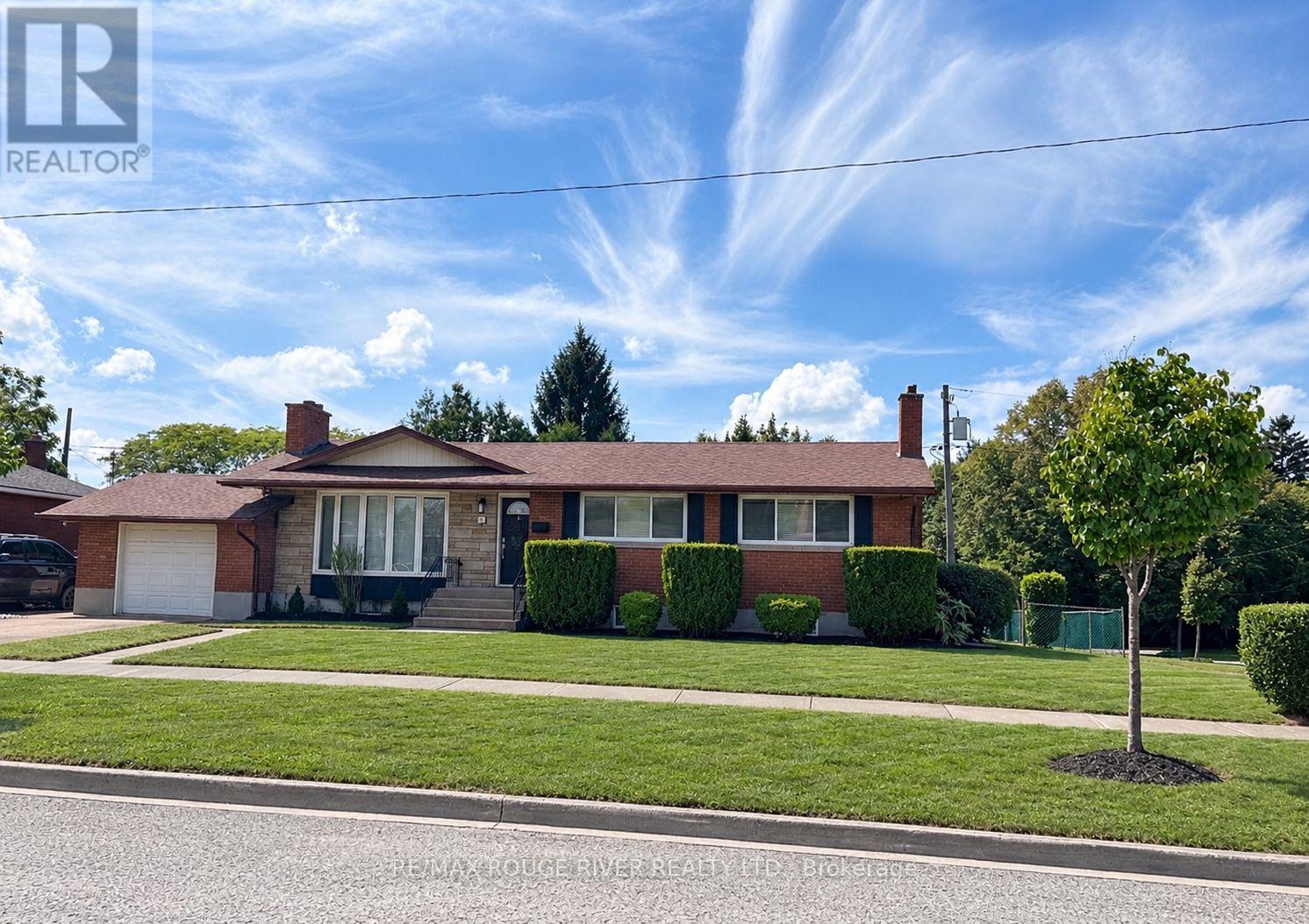 25 Clearview Heights, St. Catharines, Ontario  L2T 2W2 - Photo 2 - X13658856