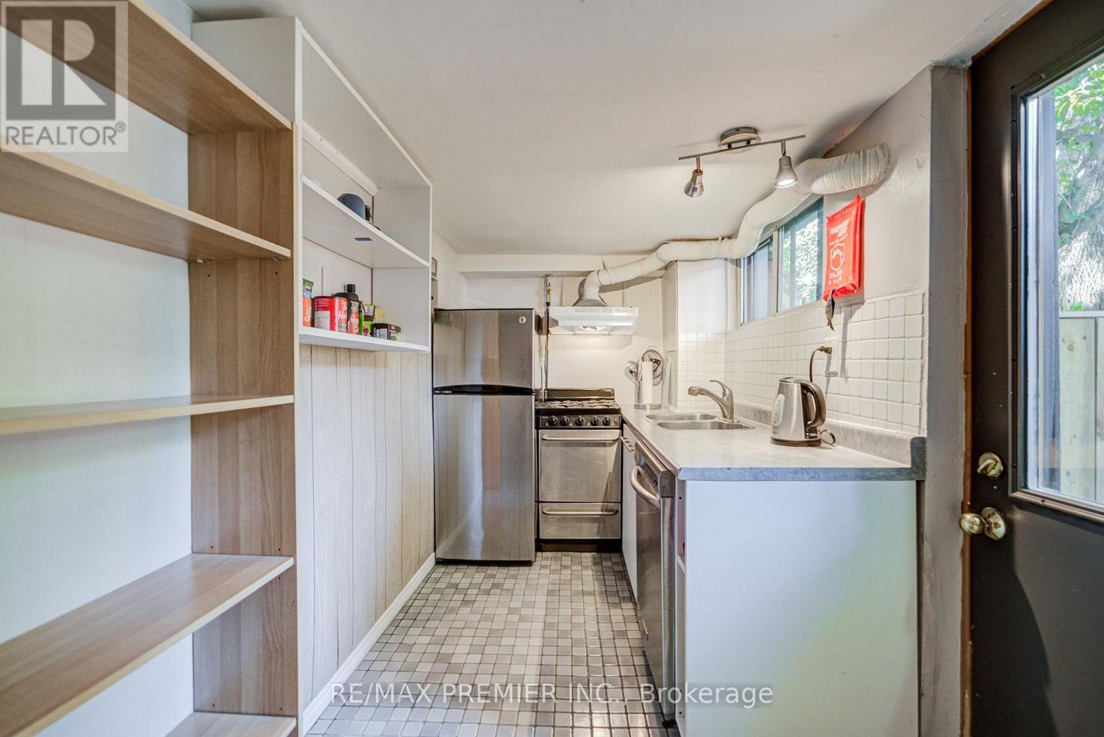 1 - 224 Lippincott Street, Toronto, Ontario  M5S 2P5 - Photo 3 - C13799158