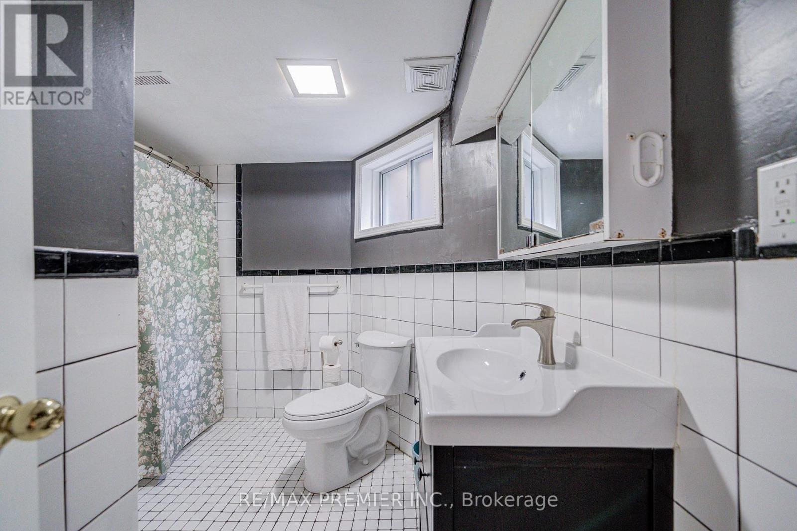 1 - 224 Lippincott Street, Toronto, Ontario  M5S 2P5 - Photo 9 - C13799158
