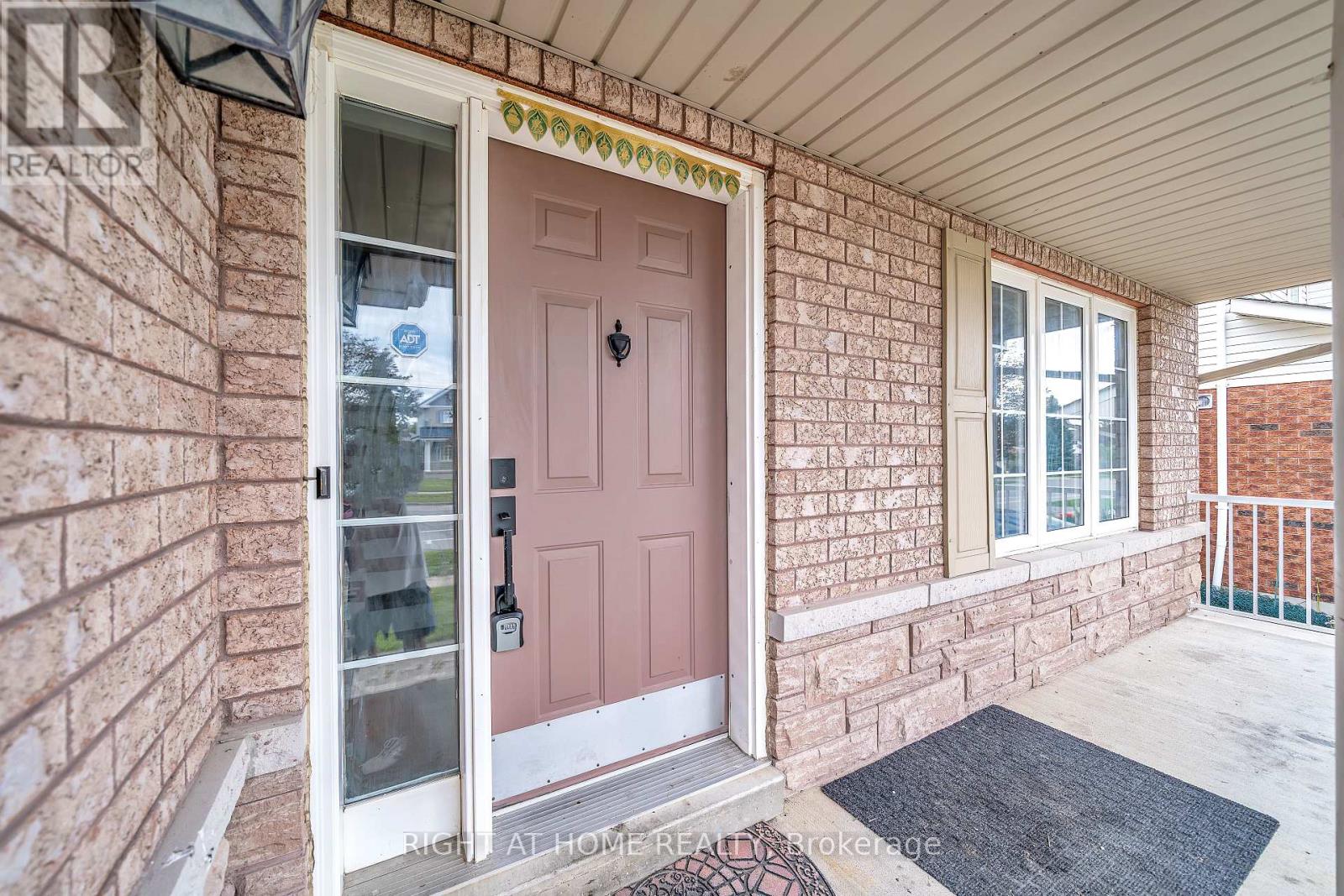 635 Longworth Avenue, Clarington, Ontario  L1C 5B8 - Photo 2 - E13800966