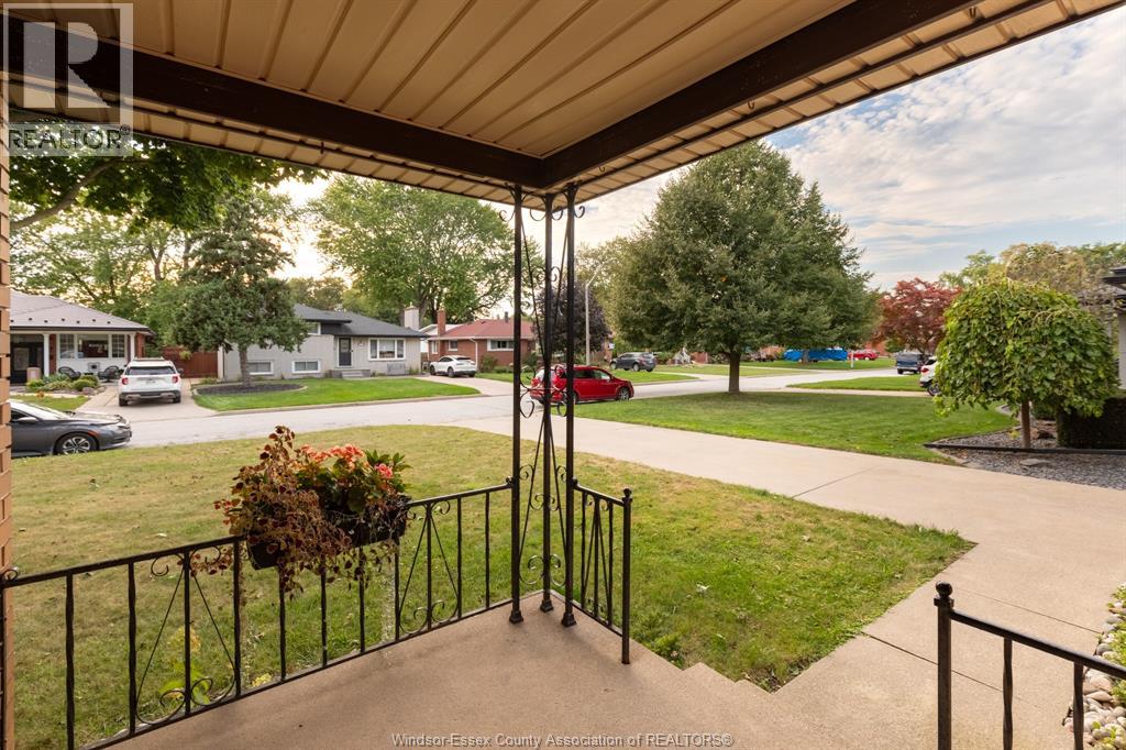 554 Bertha Avenue, Windsor, Ontario  N8P 1B7 - Photo 5 - 26022676