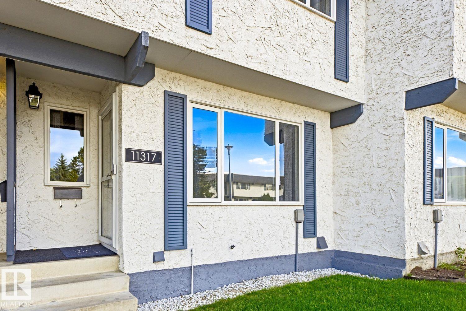 11317 22 Av NW, Edmonton, Alberta  T6J 4V8 - Photo 2 - E4509392