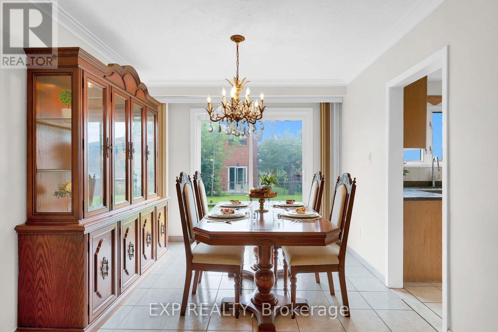 182 Derrydown Road, Toronto, Ontario  M3J 1R8 - Photo 10 - W13800590