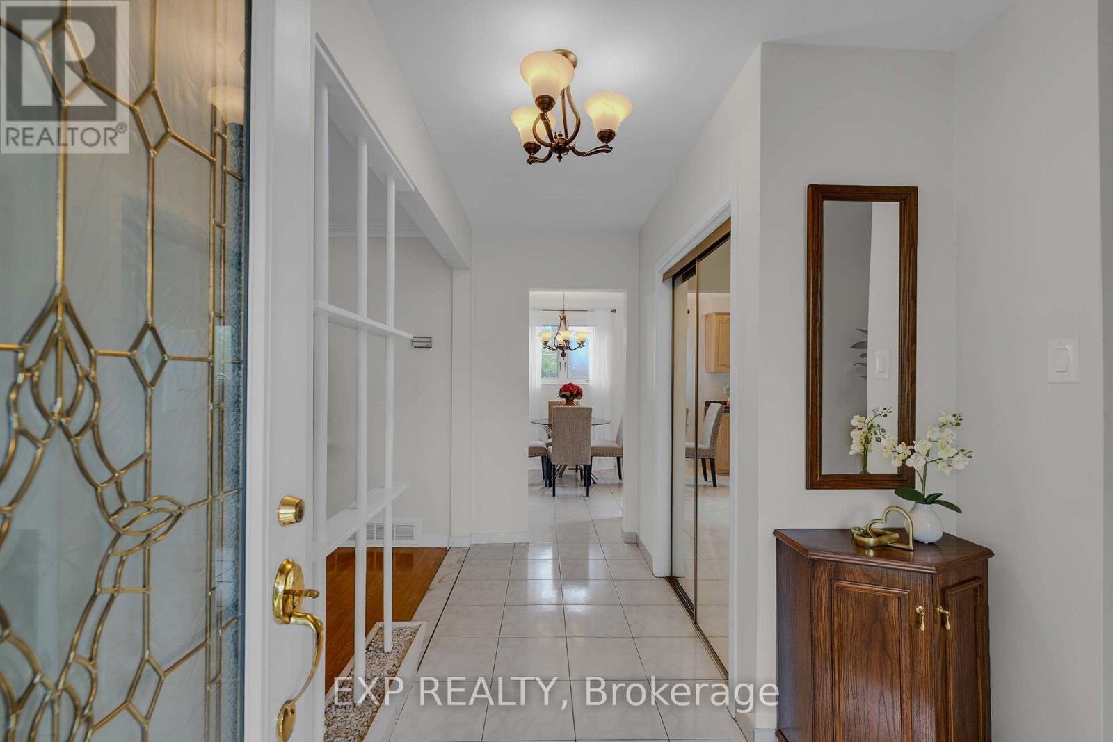 182 Derrydown Road, Toronto, Ontario  M3J 1R8 - Photo 7 - W13800590