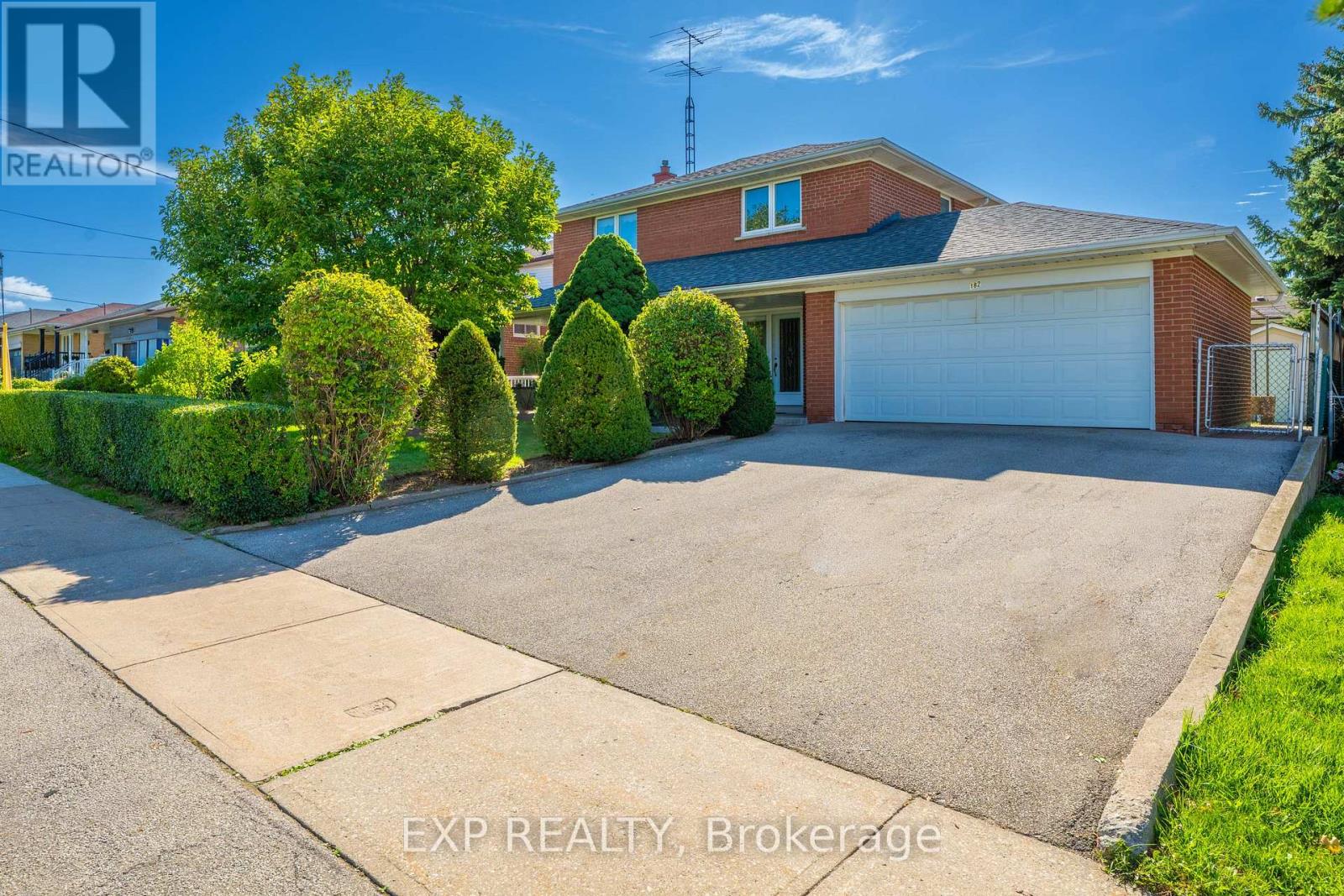 182 Derrydown Road, Toronto, Ontario  M3J 1R8 - Photo 2 - W13800590