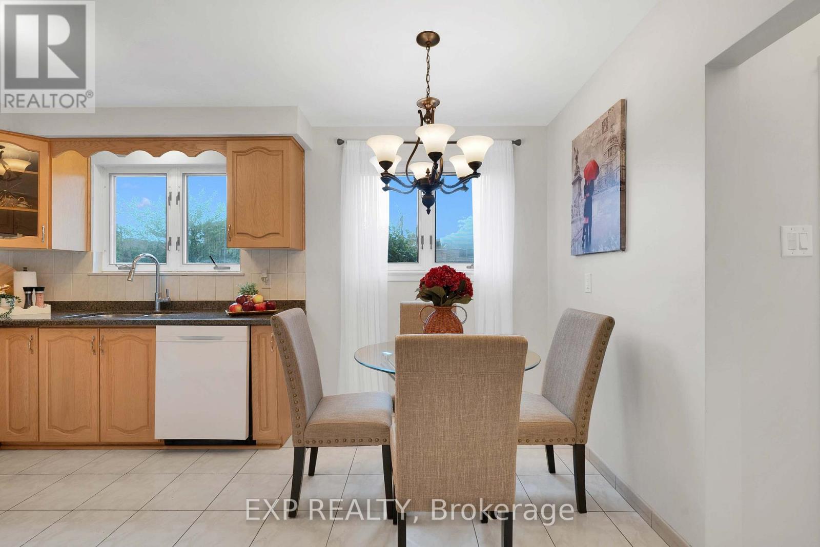 182 Derrydown Road, Toronto, Ontario  M3J 1R8 - Photo 13 - W13800590