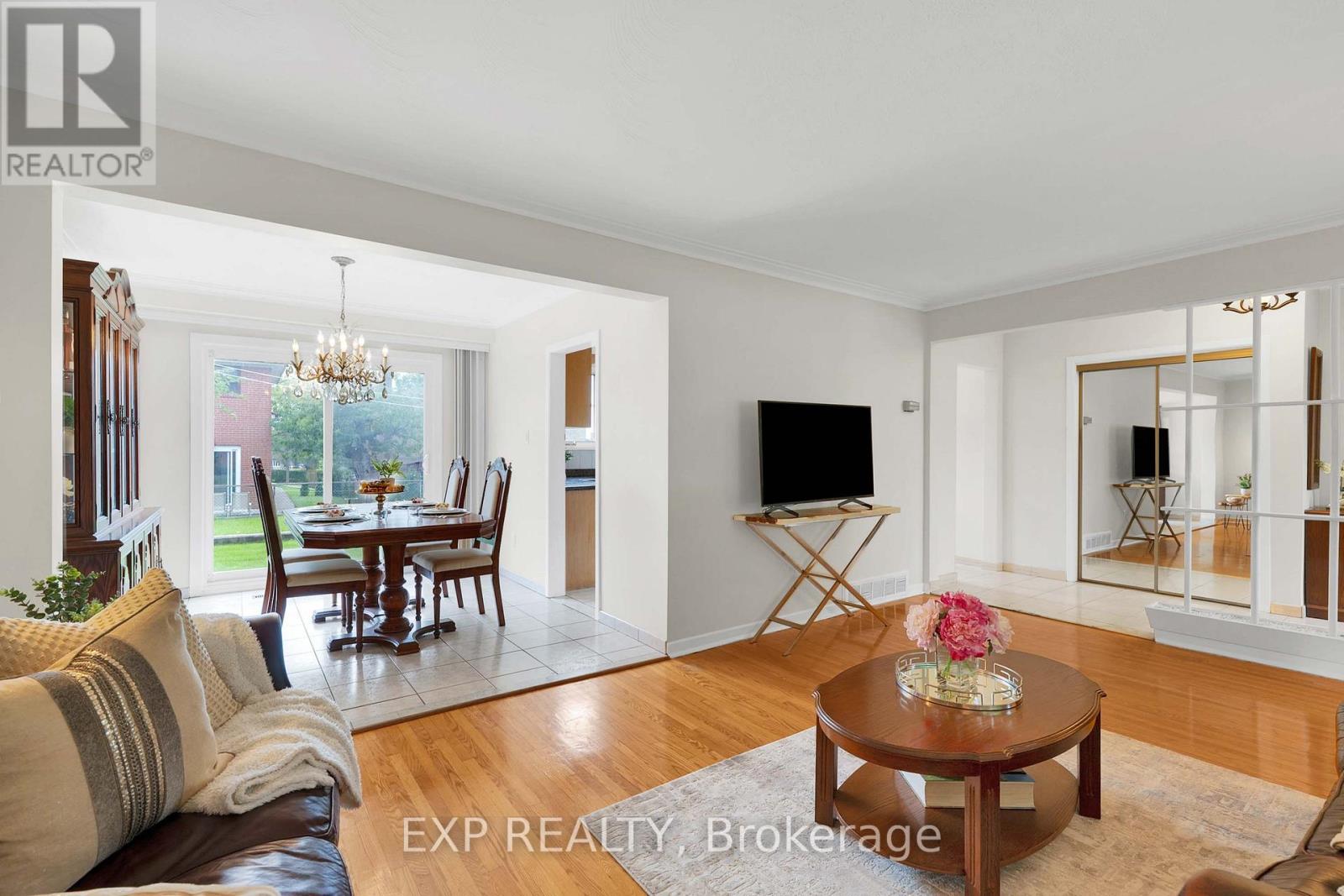 182 Derrydown Road, Toronto, Ontario  M3J 1R8 - Photo 9 - W13800590