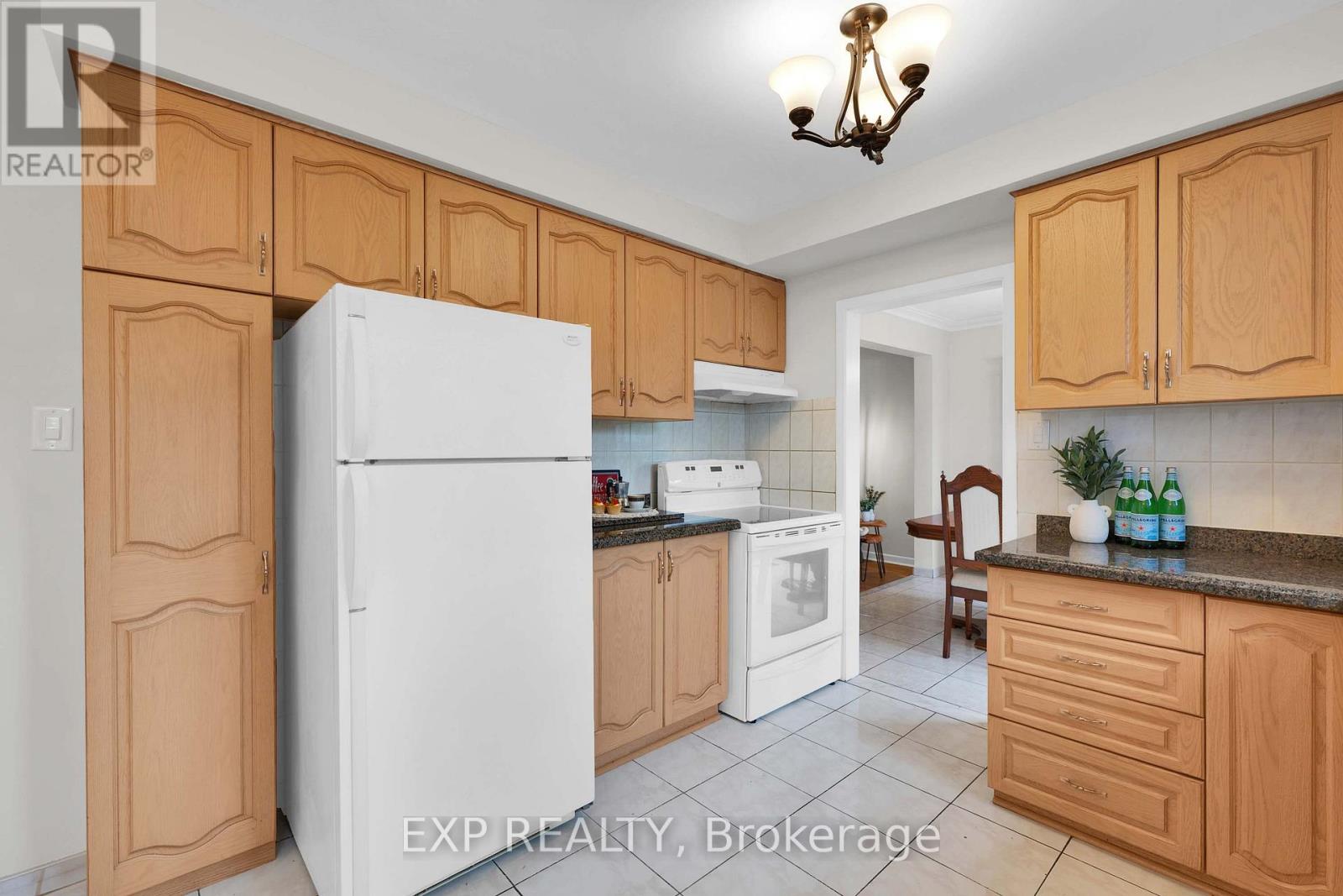 182 Derrydown Road, Toronto, Ontario  M3J 1R8 - Photo 16 - W13800590