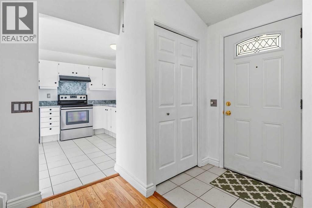 14 Radcliffe Crescent Se, Calgary, Alberta  T2A 5X2 - Photo 4 - A2315355