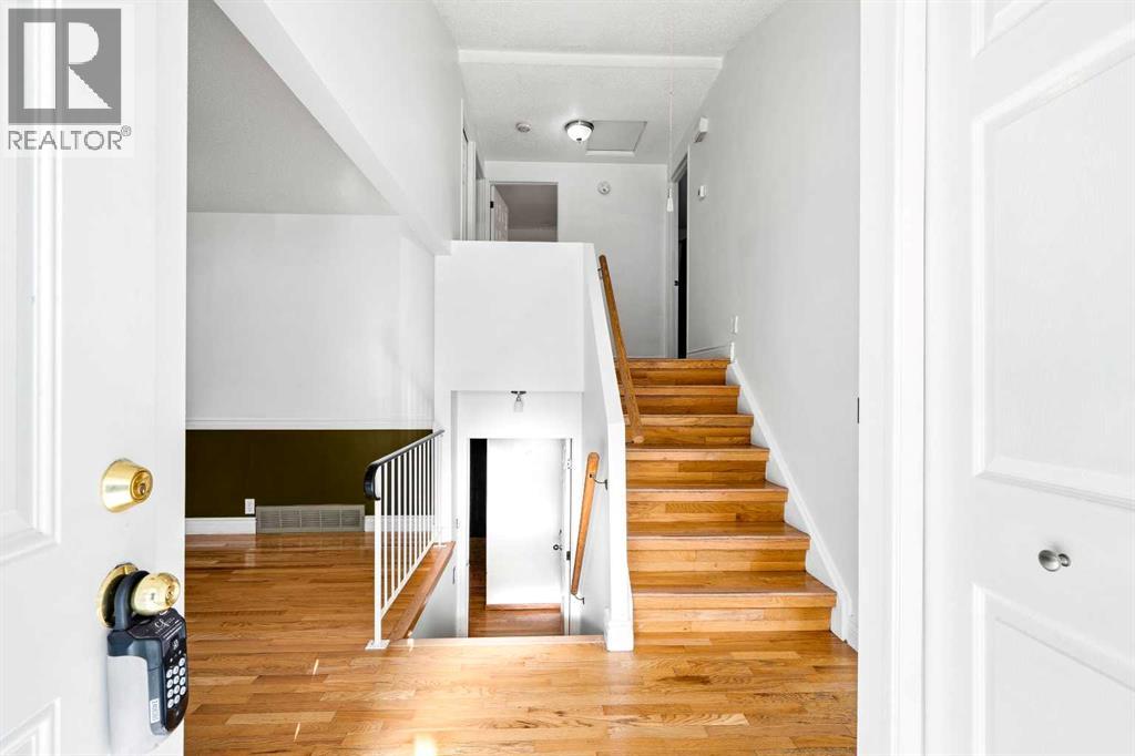 14 Radcliffe Crescent Se, Calgary, Alberta  T2A 5X2 - Photo 3 - A2315355