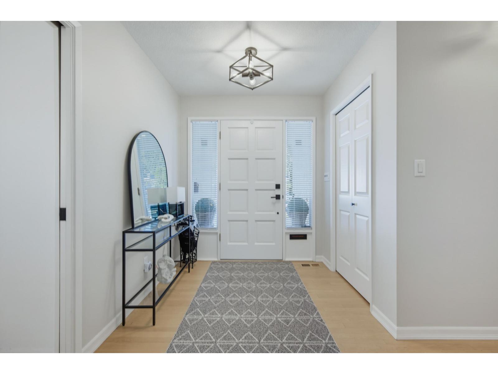 31524 Sunnyside Crescent, Abbotsford, British Columbia  V2T 4B3 - Photo 3 - R3162431
