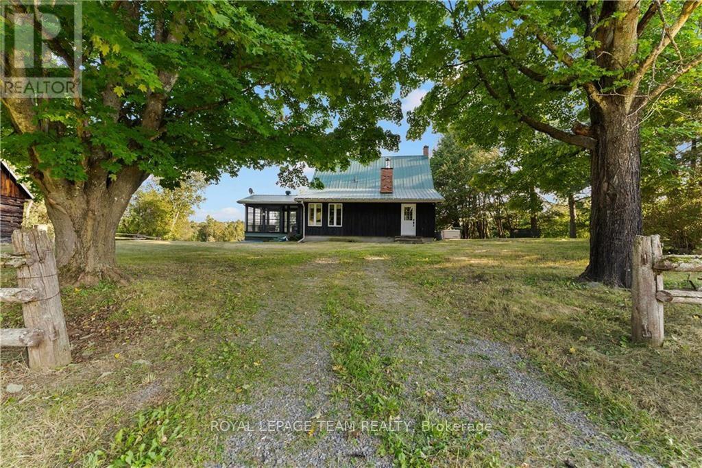105 HALLIDAY CREEK ROAD, Greater Madawaska, Ontario