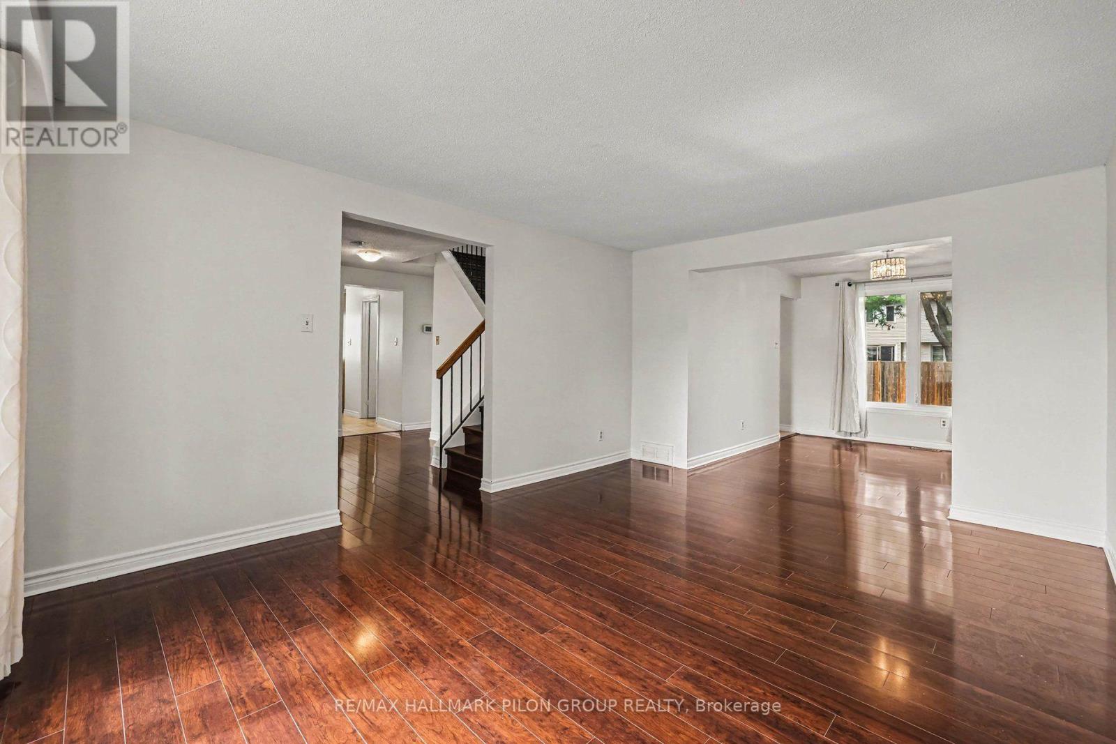 420 Cloverheath Crescent, Ottawa, Ontario  K1E 2R8 - Photo 3 - X13803308