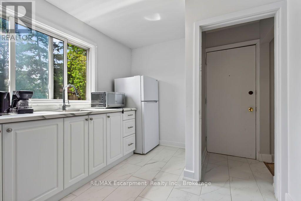 4 - 425 Burlington Avenue, Burlington, Ontario  L7S 1R3 - Photo 11 - W13803272