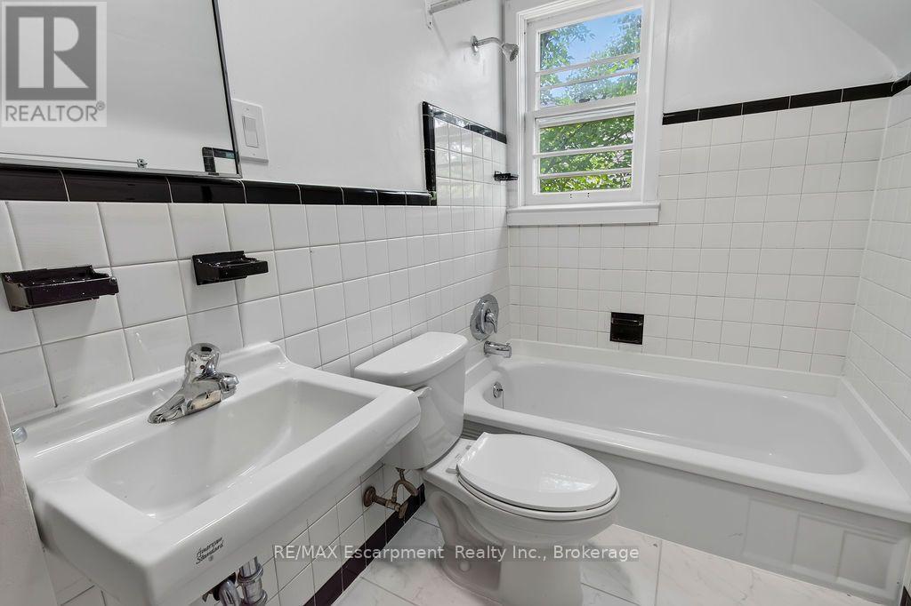 4 - 425 Burlington Avenue, Burlington, Ontario  L7S 1R3 - Photo 9 - W13803272