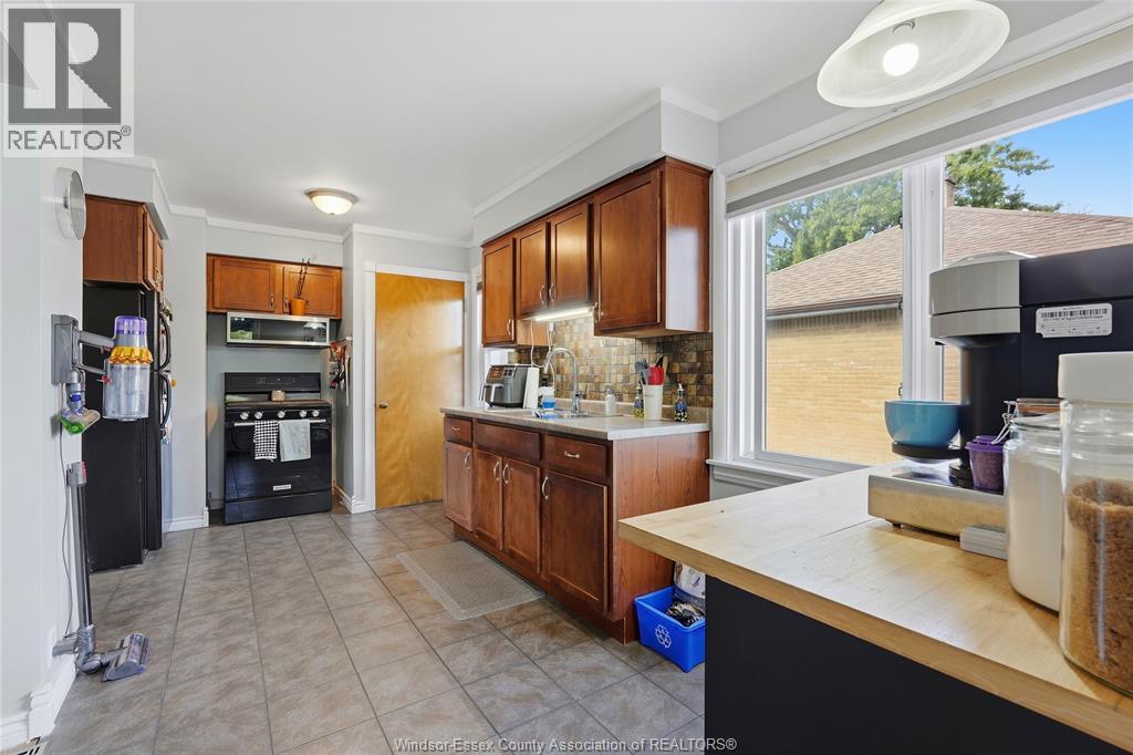 1449 Redwood Avenue, Windsor, Ontario  N9C 3P2 - Photo 9 - 26023027