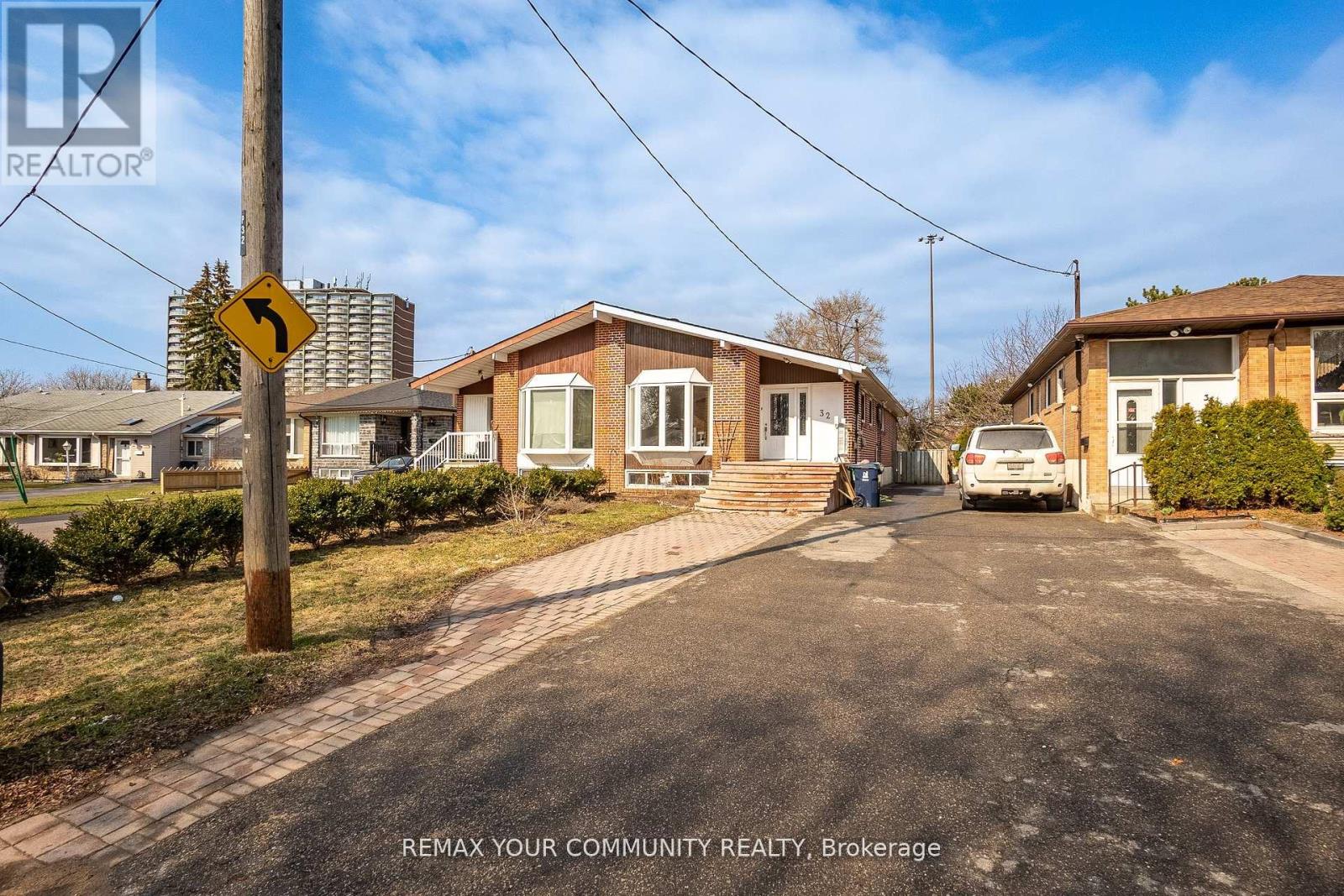 Main - 32 Marbury Crescent, Toronto, Ontario  M3A 2G2 - Photo 2 - C13803340