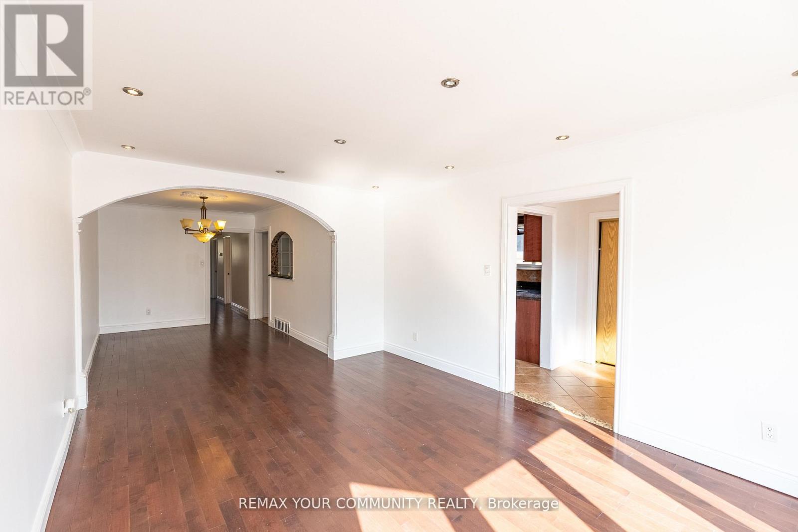 Main - 32 Marbury Crescent, Toronto, Ontario  M3A 2G2 - Photo 7 - C13803340