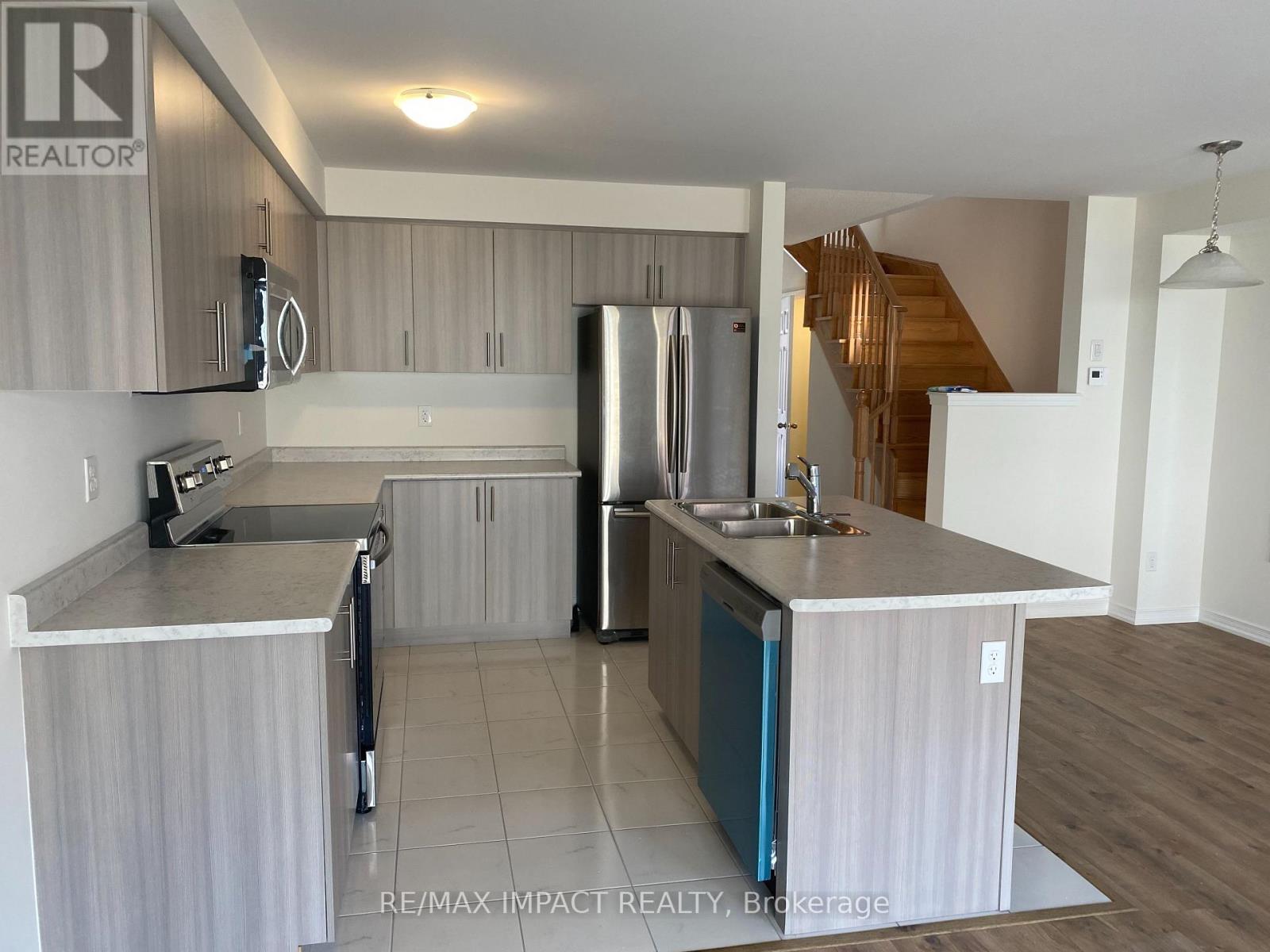 144 Ice Palace Crescent, Oshawa, Ontario  L1L 0G9 - Photo 2 - E13803246