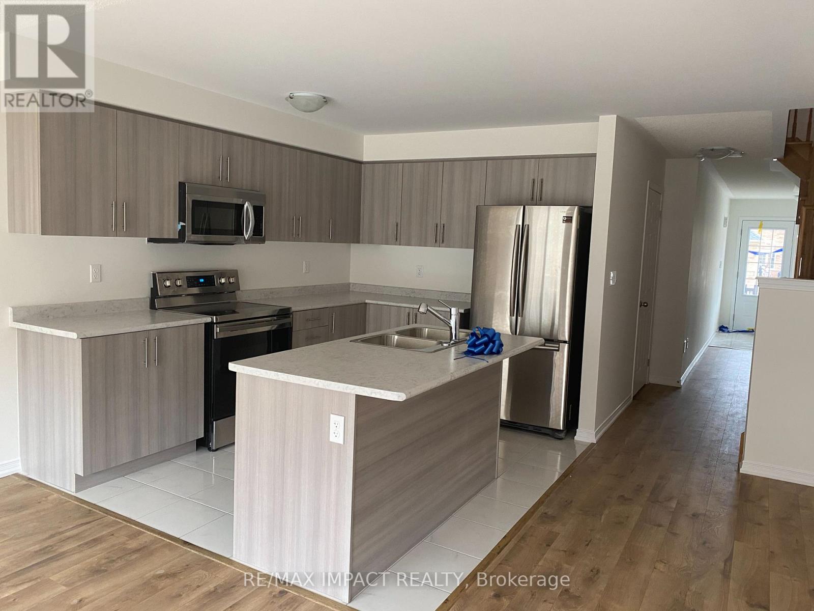 144 Ice Palace Crescent, Oshawa, Ontario  L1L 0G9 - Photo 5 - E13803246