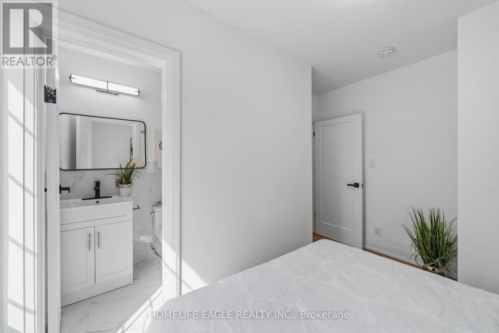 3 Bluewater Avenue, Toronto, Ontario  M1N 1K3 - Photo 11 - E13803452