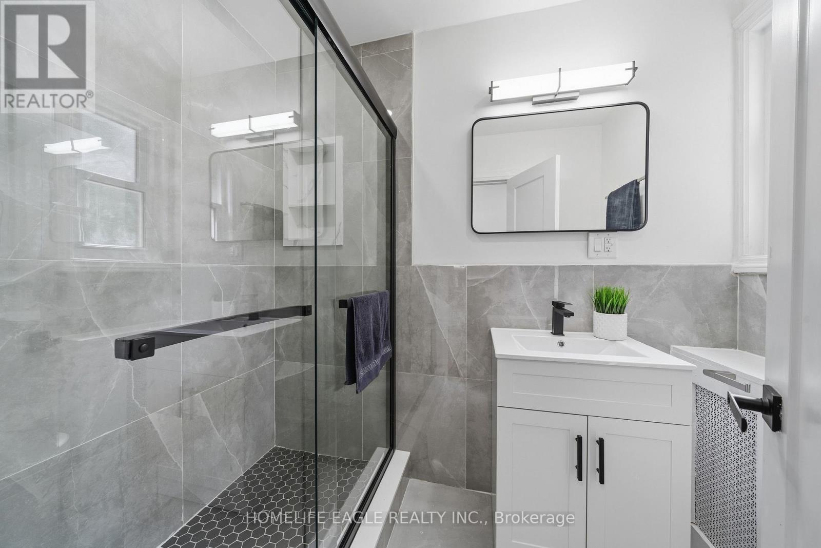 3 Bluewater Avenue, Toronto, Ontario  M1N 1K3 - Photo 14 - E13803452