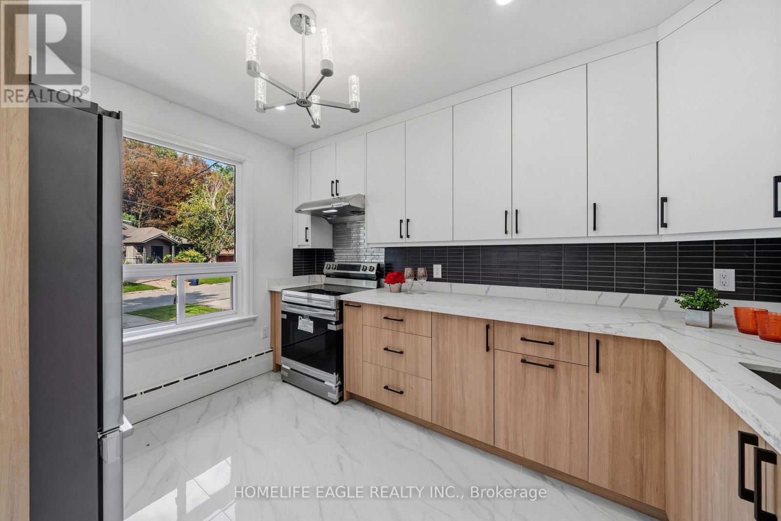 3 Bluewater Avenue, Toronto, Ontario  M1N 1K3 - Photo 6 - E13803452