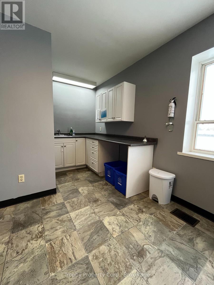 202 - 235 Highland Street, Dysart Et Al, Ontario  K0M 1S0 - Photo 3 - X13803254