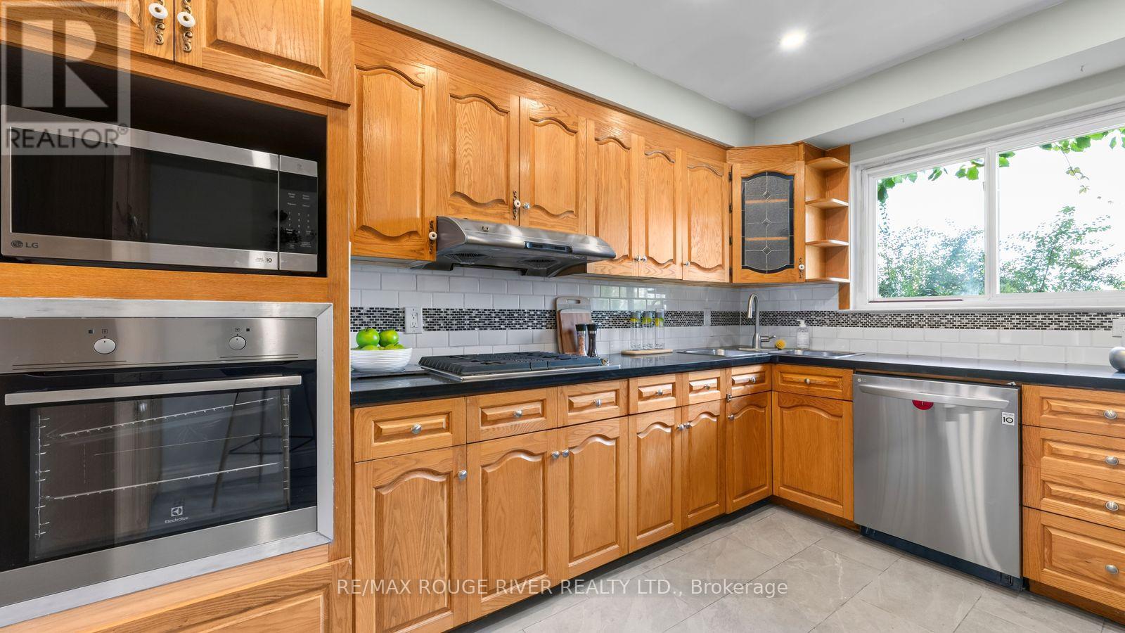 99 - 925 Bayly Street, Pickering, Ontario  L1W 1L4 - Photo 7 - E13793500