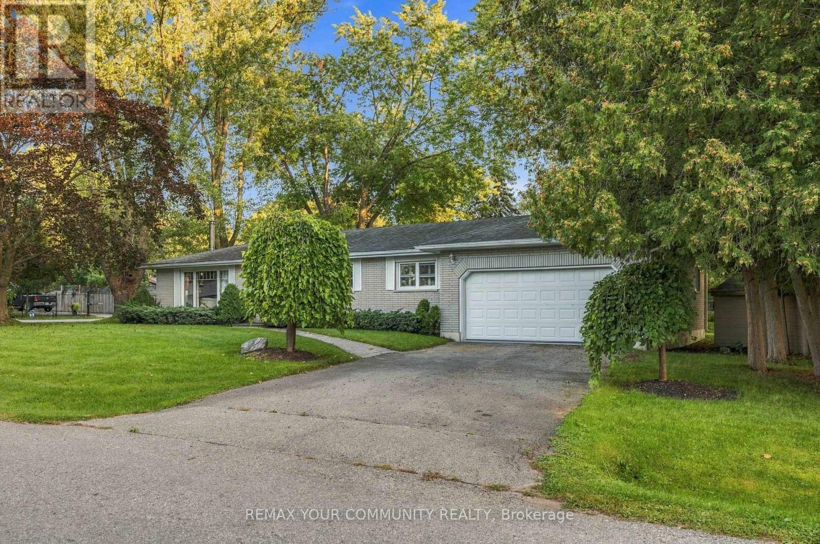 29 Medina Square, Georgina, Ontario  L4P 1C8 - Photo 1 - N13803424