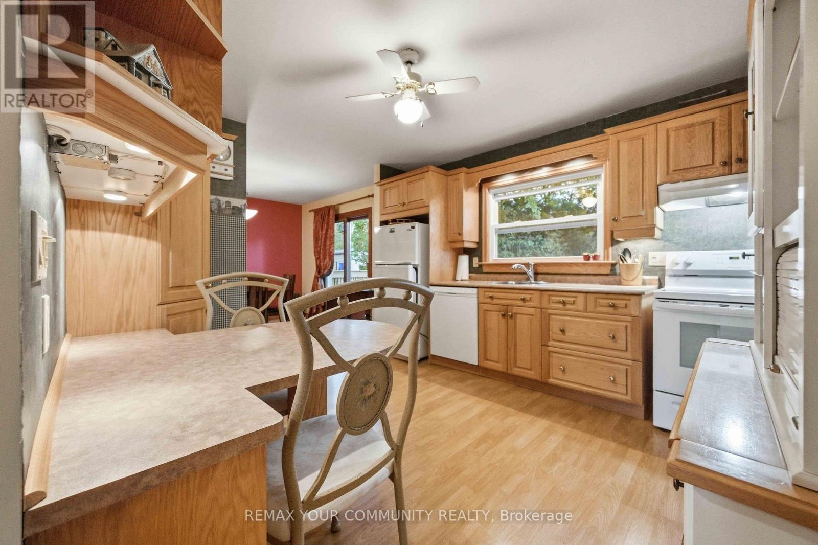 29 Medina Square, Georgina, Ontario  L4P 1C8 - Photo 16 - N13803424