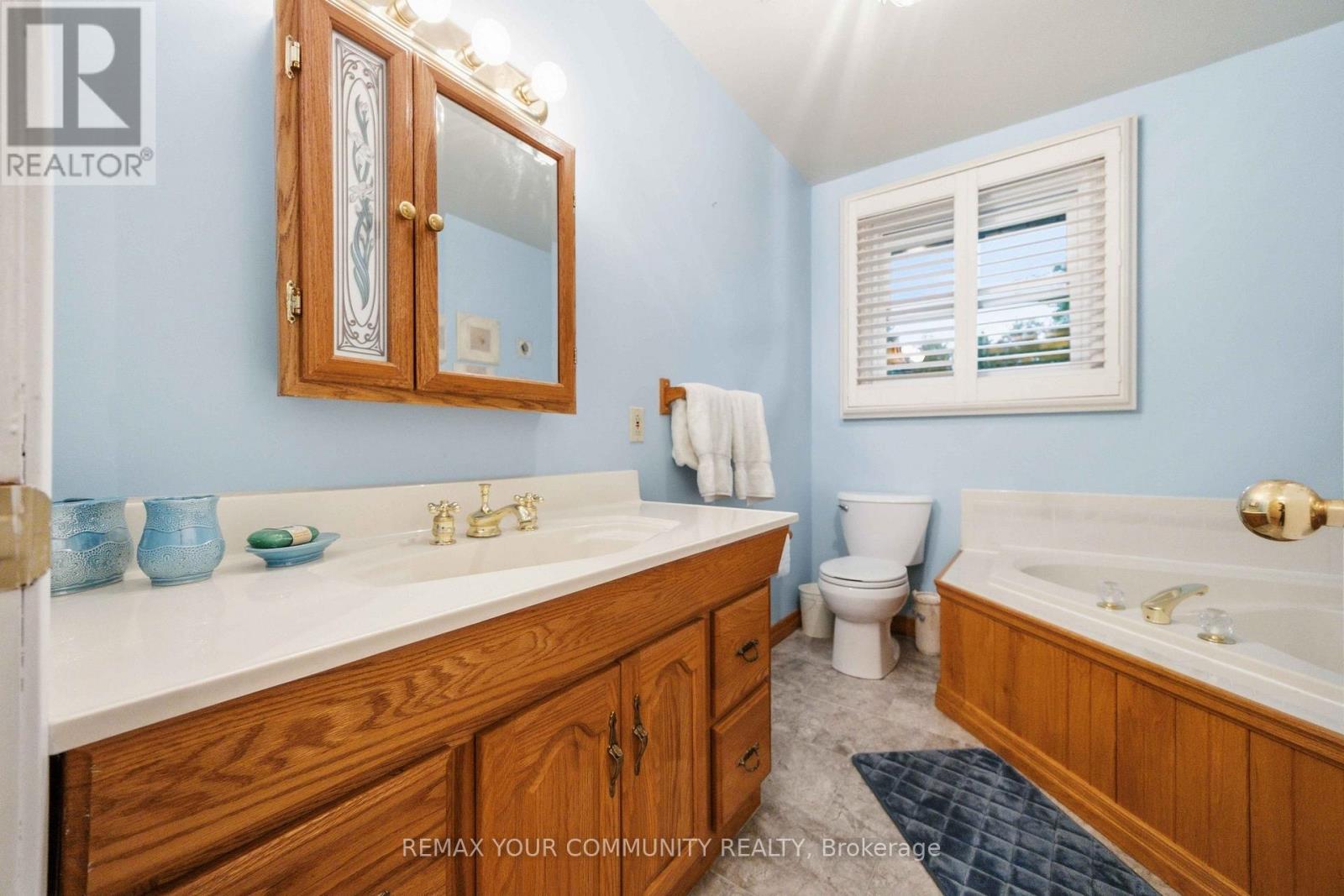 29 Medina Square, Georgina, Ontario  L4P 1C8 - Photo 17 - N13803424