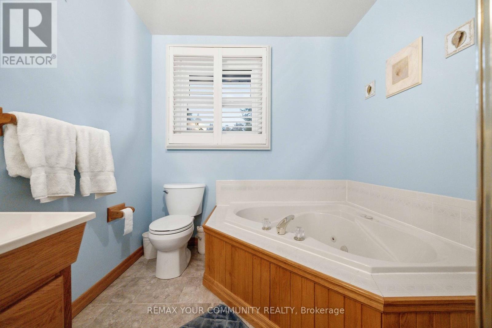 29 Medina Square, Georgina, Ontario  L4P 1C8 - Photo 18 - N13803424
