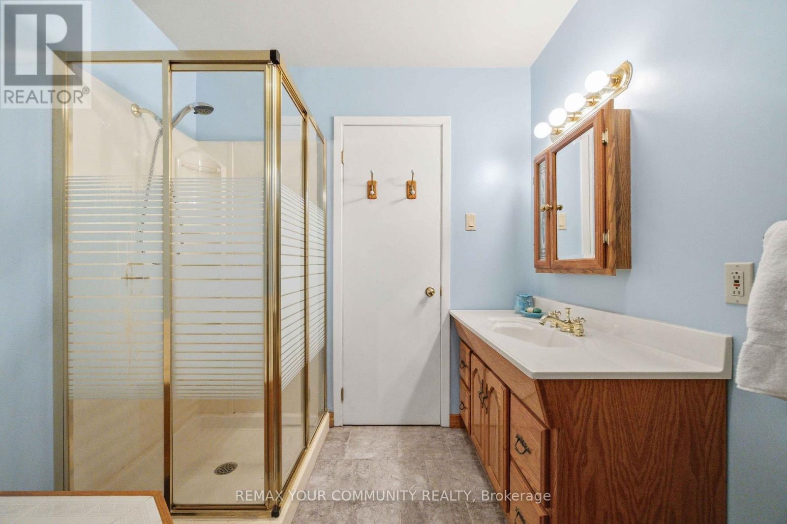 29 Medina Square, Georgina, Ontario  L4P 1C8 - Photo 19 - N13803424
