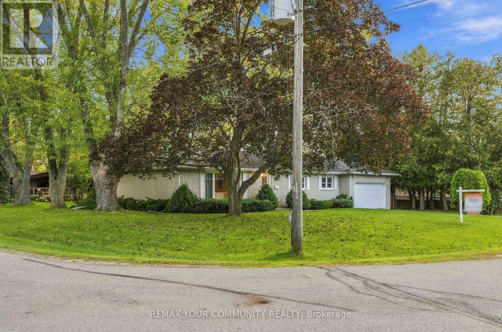 29 Medina Square, Georgina, Ontario  L4P 1C8 - Photo 3 - N13803424
