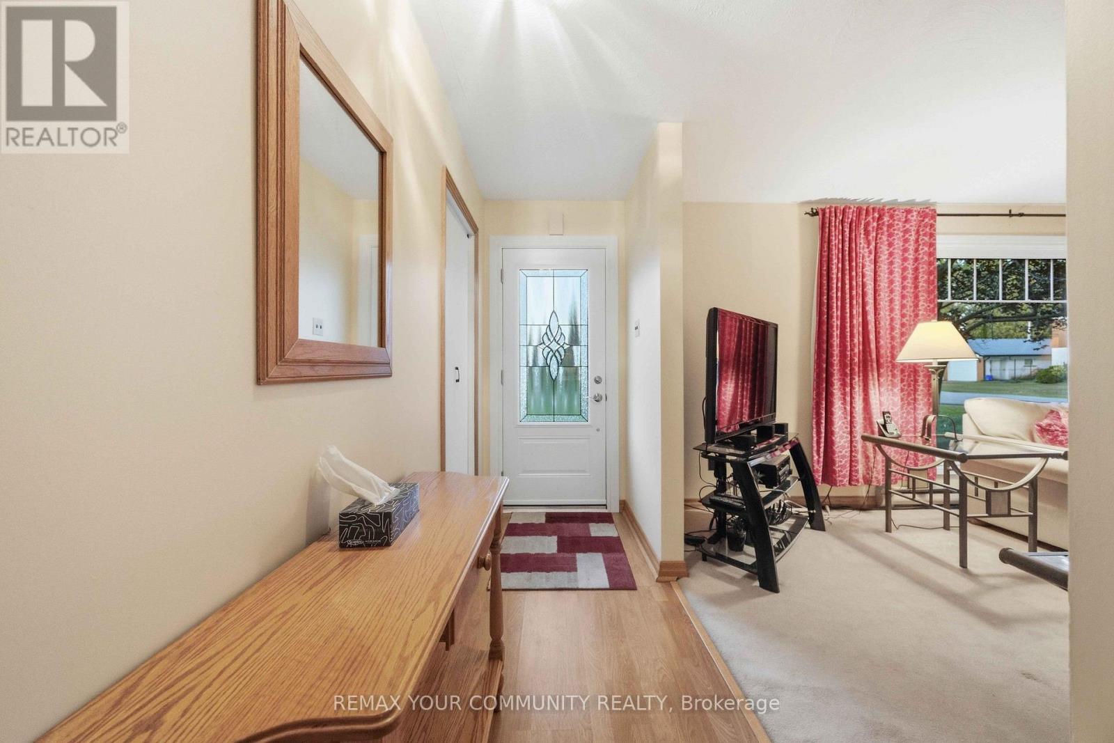 29 Medina Square, Georgina, Ontario  L4P 1C8 - Photo 4 - N13803424