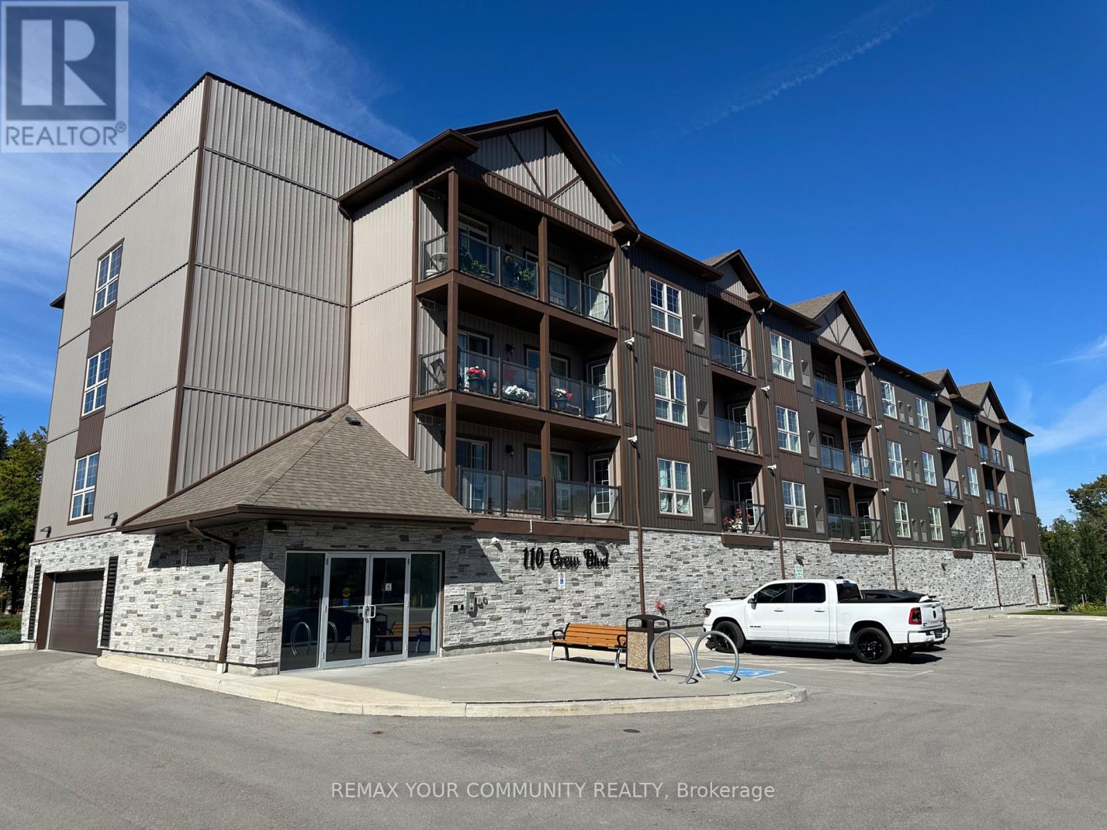 202 - 110 Grew Boulevard W, Georgina, Ontario  L0E 1L0 - Photo 1 - N13803454