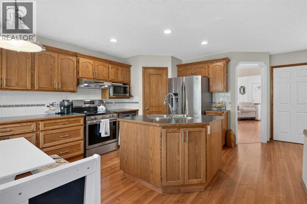 9867 Hidden Valley Drive NW, Calgary, Alberta  T3A 5K5 - Photo 11 - A2342671