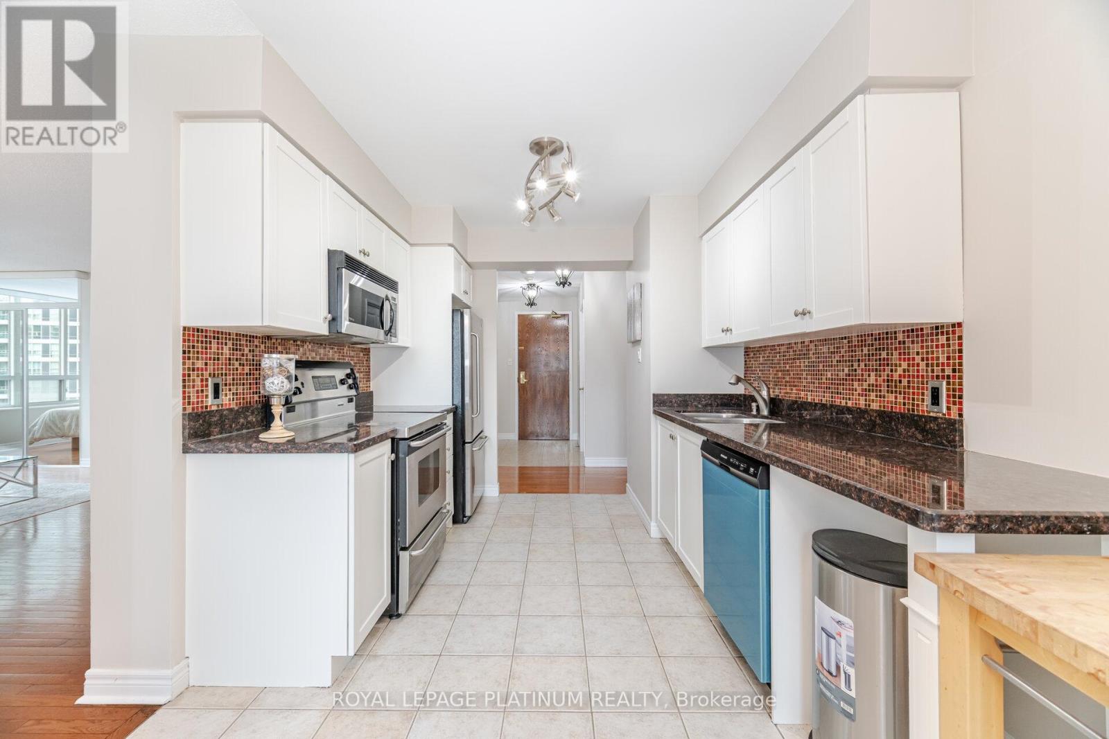 703 - 156 Enfield Place, Mississauga, Ontario  L5B 4L8 - Photo 6 - W13803260