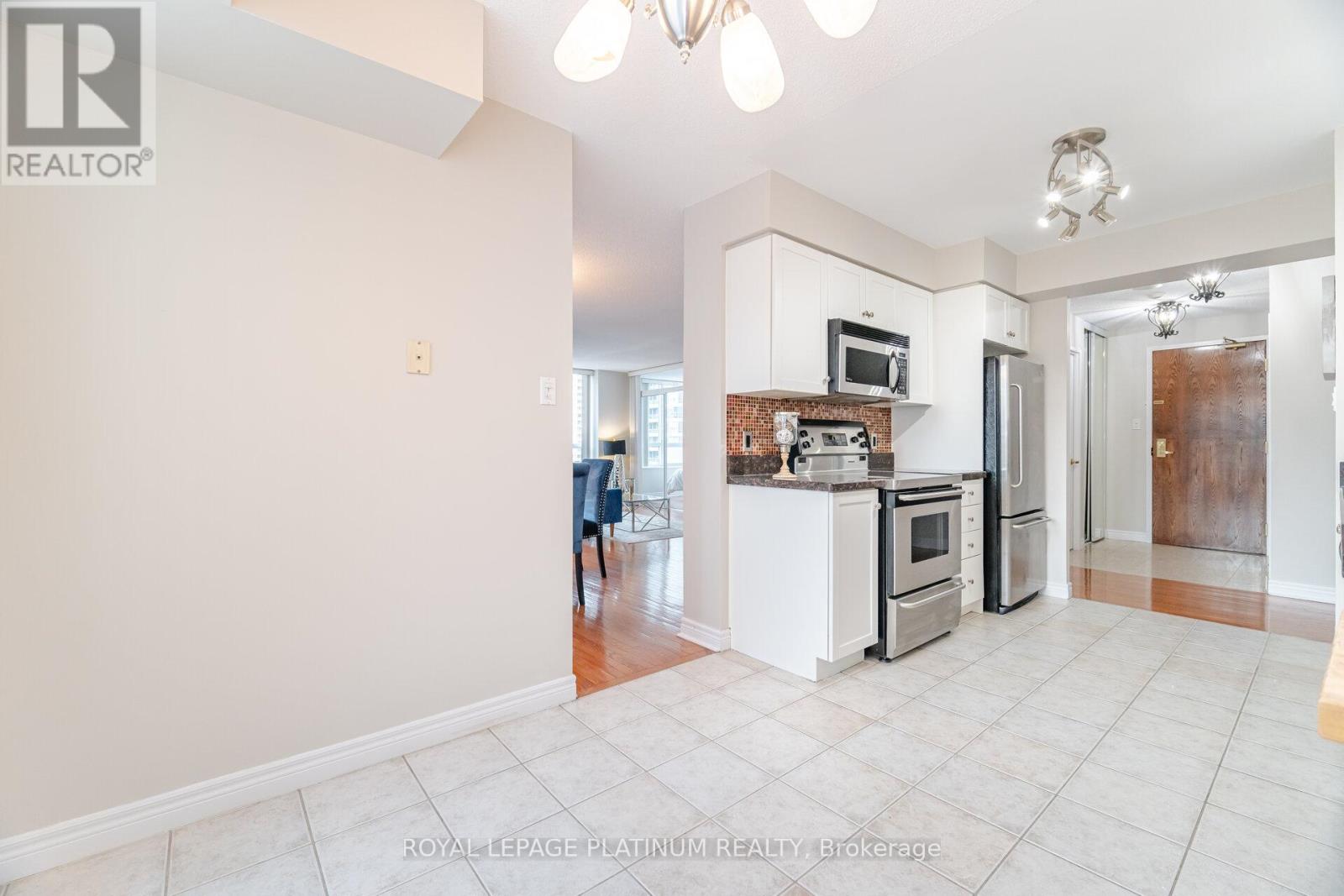 703 - 156 Enfield Place, Mississauga, Ontario  L5B 4L8 - Photo 8 - W13803260