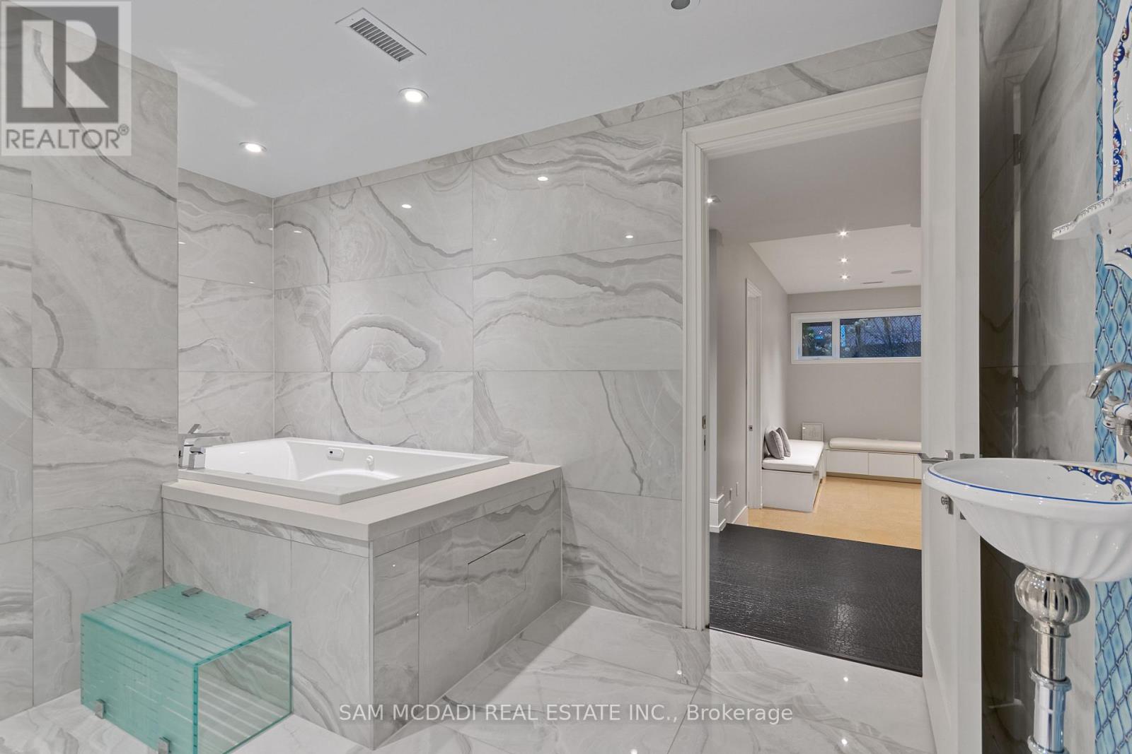67 Lake Promenade, Toronto, Ontario  M8W 1A2 - Photo 40 - W13803302