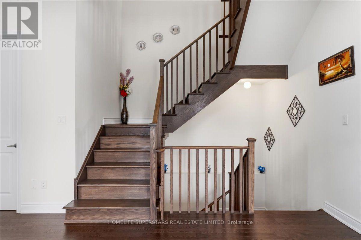 39 Lost Canyon Way, Brampton, Ontario  L6X 3A6 - Photo 5 - W13803304