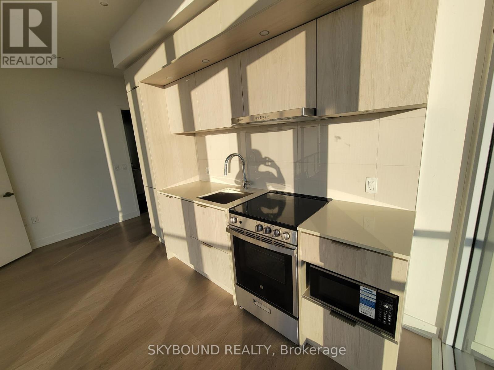 2902 - 448 Byrnhamthorpe Road, Mississauga, Ontario  L5B 0R4 - Photo 5 - W13803326