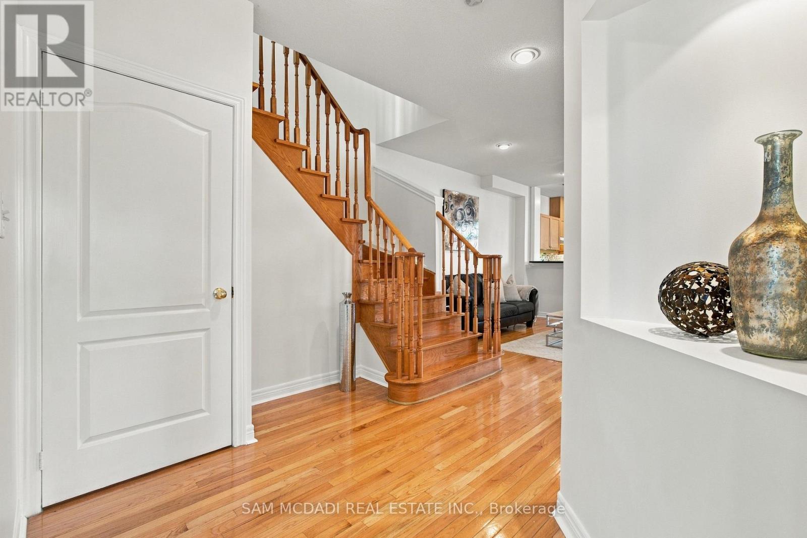 7331 Cork Tree Row, Mississauga, Ontario  L5N 8N9 - Photo 5 - W13803398