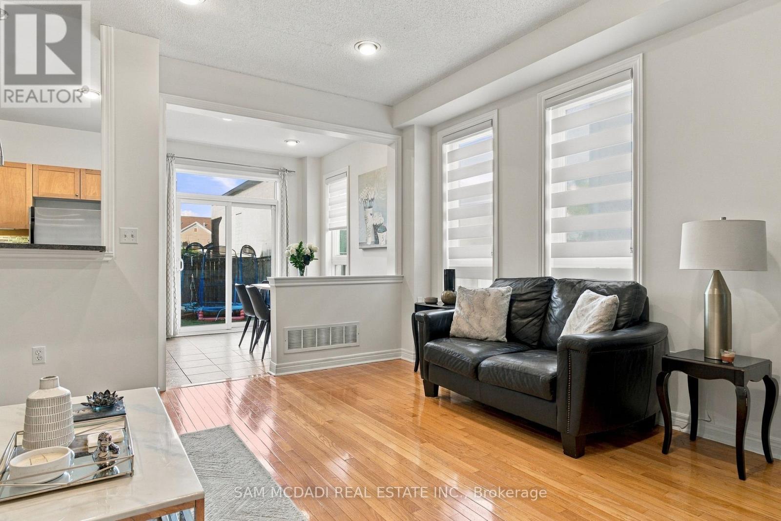 7331 Cork Tree Row, Mississauga, Ontario  L5N 8N9 - Photo 9 - W13803398