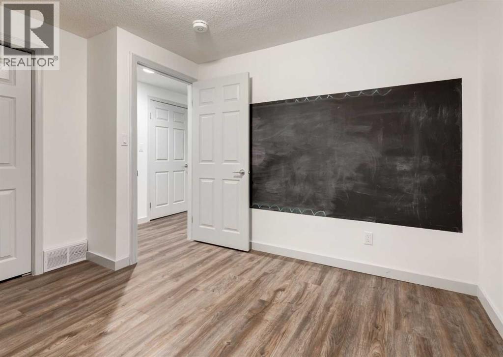 871 Oakside Circle Sw, Calgary, Alberta  T2V 4P6 - Photo 45 - A2346074