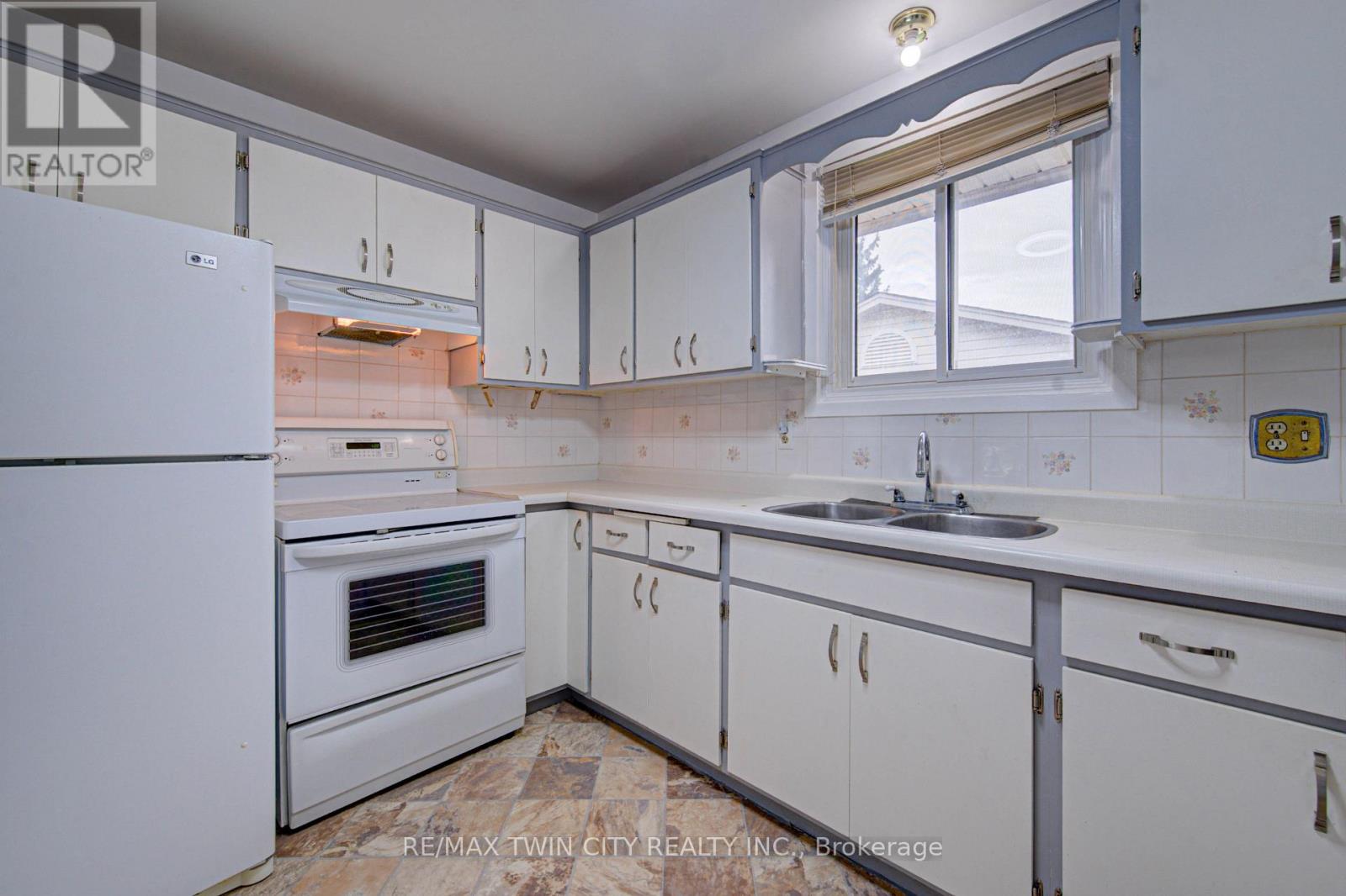 602 Highpoint Avenue, Waterloo, Ontario  N2L 4N1 - Photo 10 - X13803276